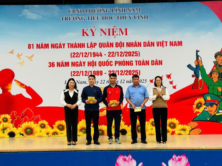 Trường Tiểu học Thúy Lĩnh tổ chức Kỷ niệm 81 năm Ngày thành lập Quân đội nhân dân Việt Nam (22/12/1944 - 22/12/2025) - 36 năm Ngày hội Quốc phòng toàn dân (22/12/1989 - 22/12/2025)
- Ảnh 4.