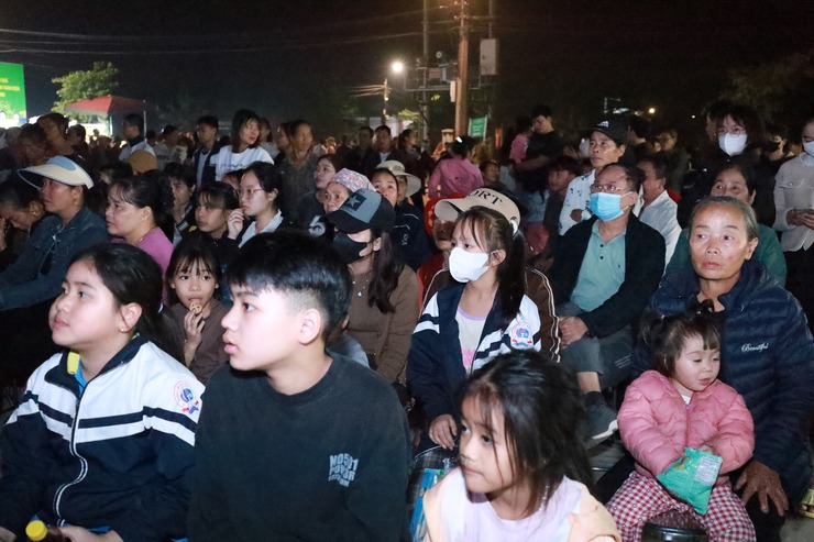 “Mưa đỏ” bộ phim đã khơi dậy lòng yêu nước trong lòng người dân xã Minh Châu- Ảnh 3.