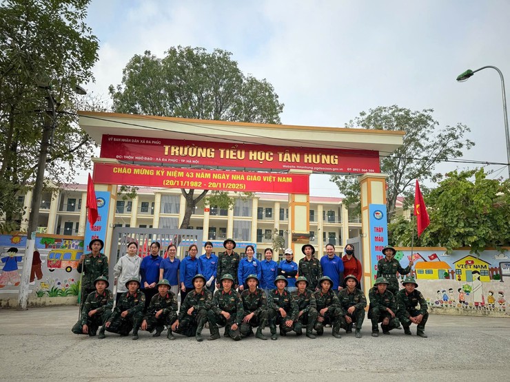 TUỔI TRẺ XÃ ĐA PHÚC PHỐI HỢP VỚI TRUNG ĐOÀN 141 TỔ CHỨC CÁC HOẠT ĐỘNG NHÂN KỶ NIỆM 81 NĂM NGÀY THÀNH LẬP QĐND VIỆT NAM- Ảnh 6.