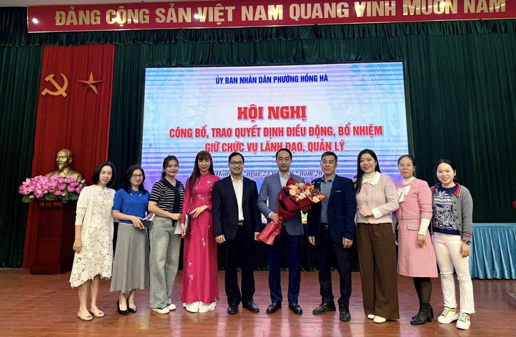 UBND PHƯỜNG HỒNG HÀ CÔNG BỐ, TRAO QUYẾT ĐỊNH ĐIỀU ĐỘNG, BỔ NHIỆM CÁN BỘ LÃNH ĐẠO, QUẢN LÝ- Ảnh 7.