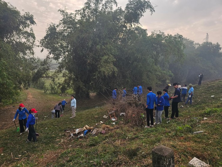 TUỔI TRẺ XÃ ĐA PHÚC PHỐI HỢP VỚI TRUNG ĐOÀN 141 TỔ CHỨC CÁC HOẠT ĐỘNG NHÂN KỶ NIỆM 81 NĂM NGÀY THÀNH LẬP QĐND VIỆT NAM- Ảnh 3.