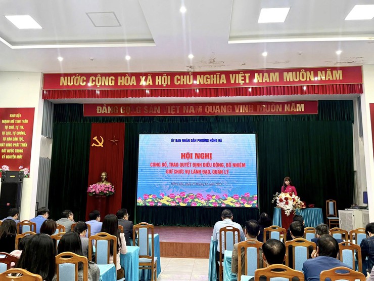 UBND PHƯỜNG HỒNG HÀ CÔNG BỐ, TRAO QUYẾT ĐỊNH ĐIỀU ĐỘNG, BỔ NHIỆM CÁN BỘ LÃNH ĐẠO, QUẢN LÝ- Ảnh 8.