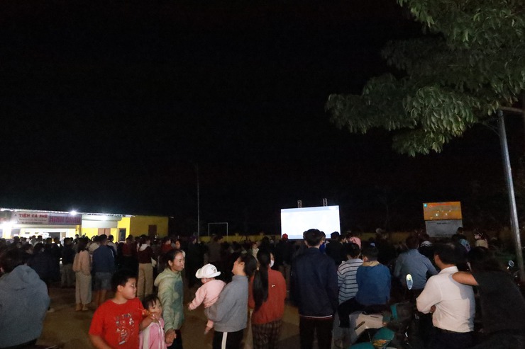 “Mưa đỏ” bộ phim đã khơi dậy lòng yêu nước trong lòng người dân xã Minh Châu- Ảnh 4.