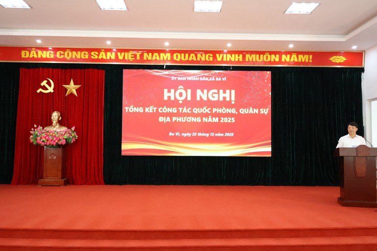 UBND XÃ BA VÌ TỔ CHỨC HỘI NGHỊ TỔNG KẾT CÔNG TÁC QUỐC PHÒNG, QUÂN SỰ ĐỊA PHƯƠNG NĂM 2025- Ảnh 1.
