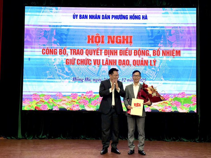 UBND PHƯỜNG HỒNG HÀ CÔNG BỐ, TRAO QUYẾT ĐỊNH ĐIỀU ĐỘNG, BỔ NHIỆM CÁN BỘ LÃNH ĐẠO, QUẢN LÝ- Ảnh 4.