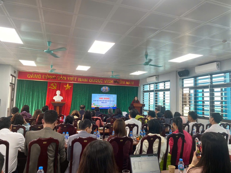 PHÚ XUYÊN ĐÓN ĐOÀN KIỂM TRA CÔNG TÁC PHỔ CẬP GIÁO DỤC XÓA MÙ CHỮ NĂM 2025- Ảnh 1.