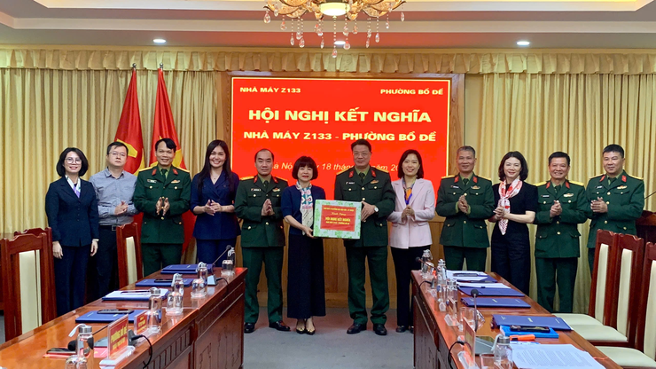 Nâng cao chất lượng hoạt động phối hợp giữa Nhà máy Z133 - Tổng cục hầu cần kỹ thuật và phường Bồ Đề- Ảnh 4.