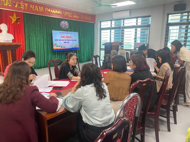 PHÚ XUYÊN ĐÓN ĐOÀN KIỂM TRA CÔNG TÁC PHỔ CẬP GIÁO DỤC XÓA MÙ CHỮ NĂM 2025- Ảnh 4.