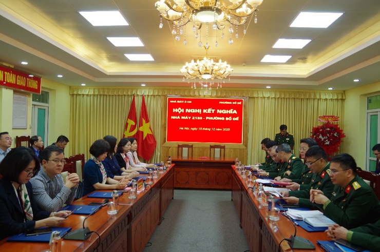 Nâng cao chất lượng hoạt động phối hợp giữa Nhà máy Z133 - Tổng cục hầu cần kỹ thuật và phường Bồ Đề- Ảnh 1.