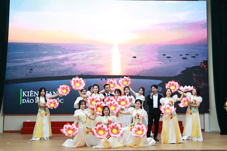 UBND xã Ứng Thiên tổng kết phong trào thi đua yêu nước và công tác khen thưởng năm 2025, phát động phong trào thi đua năm 2026- Ảnh 15.