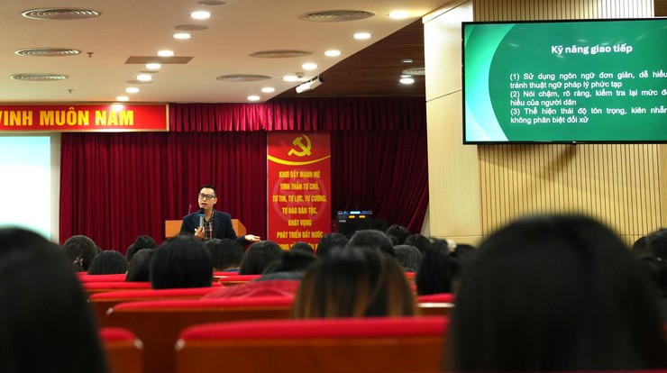 Tập huấn nâng cao kỹ năng hỗ trợ người yếu thế và chăm sóc khách hàng trong giải quyết thủ tục hành chính- Ảnh 1.