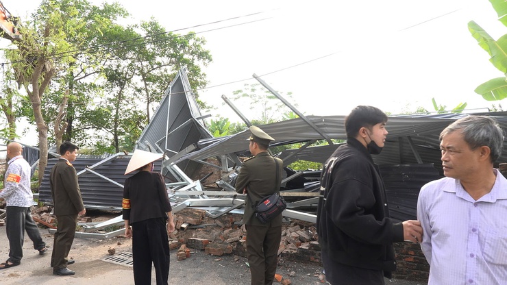Xã Thanh Oai tổ chức cưỡng chế, phá dỡ các công trình xây dựng trái phép trên đất công, đất nông nghiệp- Ảnh 2.