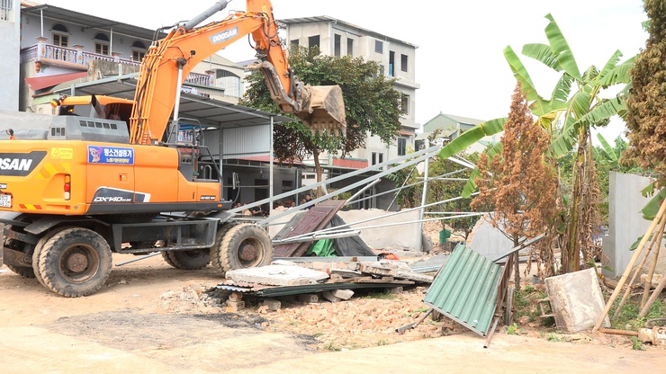 Xã Thanh Oai tổ chức cưỡng chế, phá dỡ các công trình xây dựng trái phép trên đất công, đất nông nghiệp- Ảnh 8.