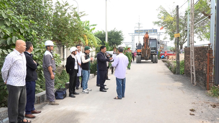 Xã Thanh Oai tổ chức cưỡng chế, phá dỡ các công trình xây dựng trái phép trên đất công, đất nông nghiệp- Ảnh 10.