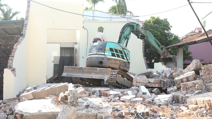 Xã Thanh Oai tổ chức cưỡng chế, phá dỡ các công trình xây dựng trái phép trên đất công, đất nông nghiệp- Ảnh 15.