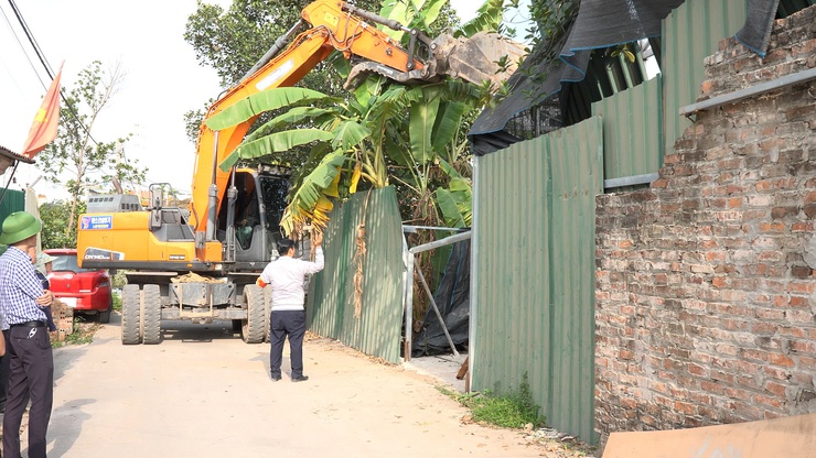 Xã Thanh Oai tổ chức cưỡng chế, phá dỡ các công trình xây dựng trái phép trên đất công, đất nông nghiệp- Ảnh 19.