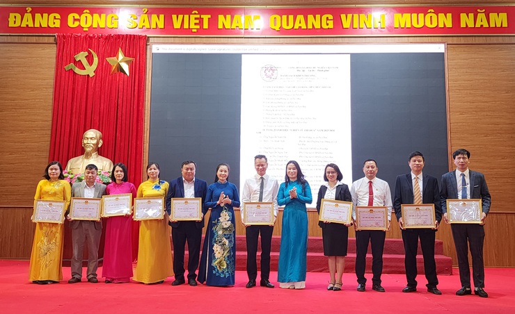 XÃ NỘI BÀI TỔNG KẾT CÔNG TÁC NĂM 2025, PHÁT ĐỘNG PHONG TRÀO THI ĐUA NĂM 2026 VỚI KHÍ THẾ MỚI- Ảnh 16.