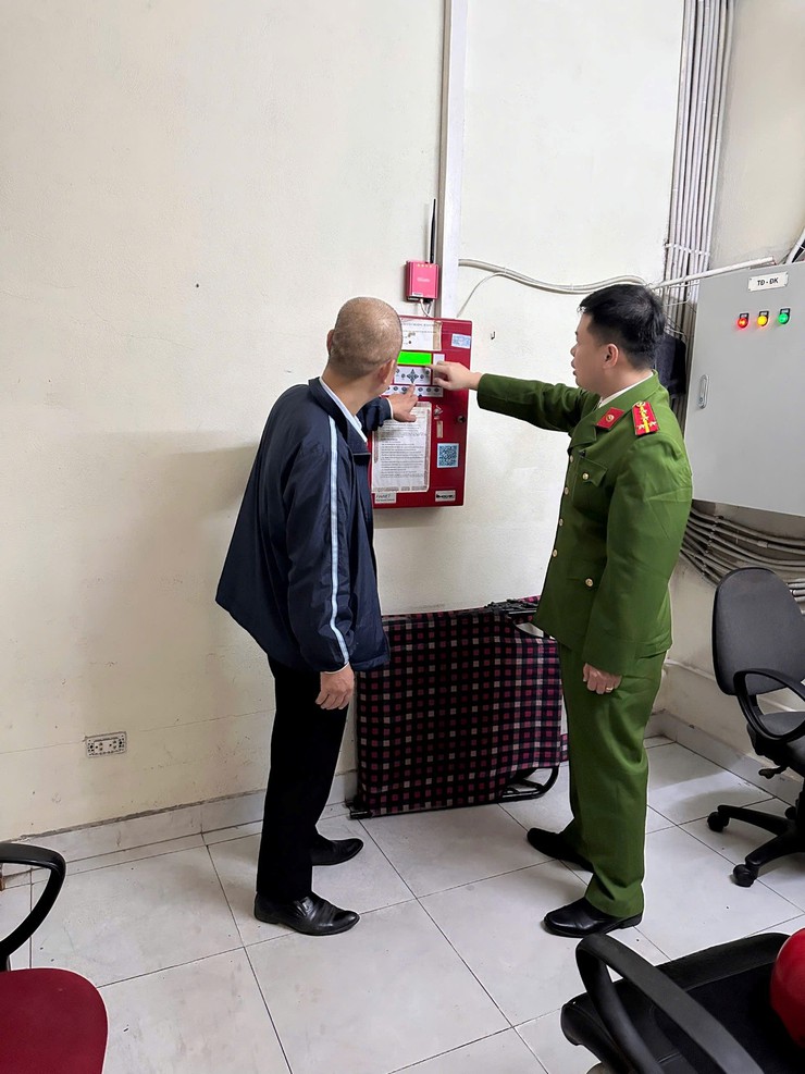 Tăng cường làm sạch dữ liệu khai báo thông tin cơ sở và tuyên truyền, vận động chủ cơ sở lắp đặt thiết bị truyền tin báo cháy- Ảnh 1.