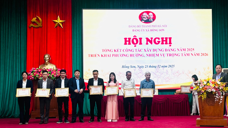 Hồng Sơn khen thưởng cho nhiều tập thể và cá nhân trong công tác xây dựng đảng và thực hiện chuyên đề năm 2025- Ảnh 5.