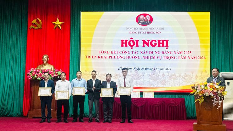 Hồng Sơn khen thưởng cho nhiều tập thể và cá nhân trong công tác xây dựng đảng và thực hiện chuyên đề năm 2025- Ảnh 6.