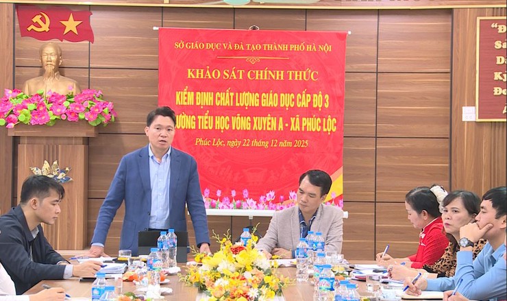 Đoàn công tác của Sở Giáo dục và Đào tạo TP. Hà Nội làm việc tại Trường Tiểu học Võng Xuyên A- Ảnh 1.