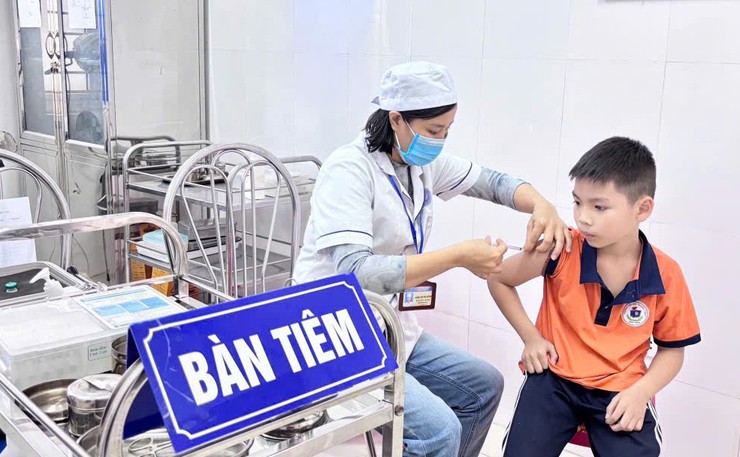 Tiêm chủng đầy đủ - Lá chắn an toàn cho trẻ trước bệnh bại liệt- Ảnh 1.