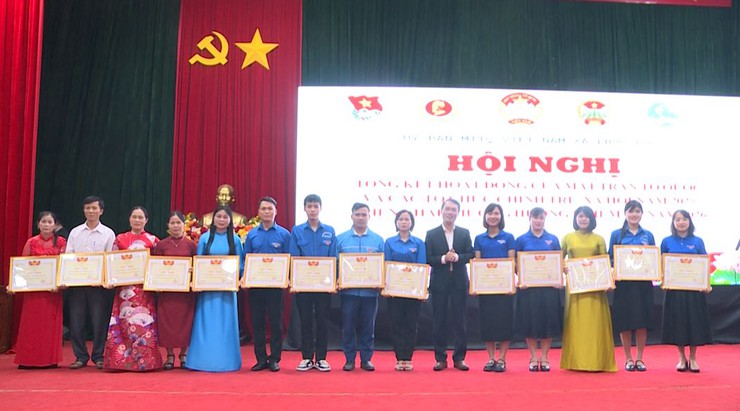 Hội nghị tổng kết hoạt động của MTTQ và các tổ chức chính trị – xã hội năm 2025, triển khai phương hướng, nhiệm vụ năm 2026- Ảnh 11.