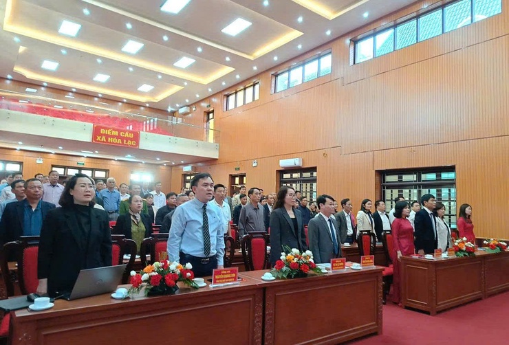 HÒA LẠC CÔNG BỐ QUYẾT ĐỊNH GHÉP KHU VỰC DÂN CƯ VÀO THÔN HIỆN CÓ VÀ KIỆN TOÀN TỔ CHỨC ĐẢNG TRỰC THUỘC SAU SẮP XẾP ĐƠN VỊ HÀNH CHÍNH- Ảnh 1.