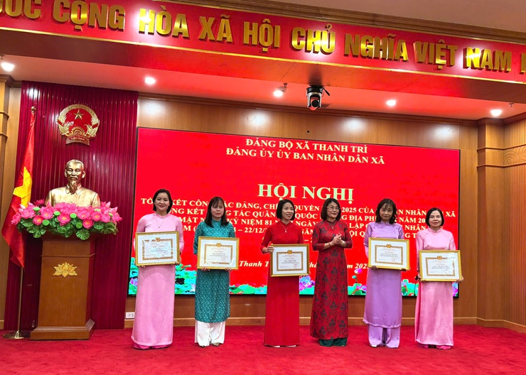 Hội nghị tổng kết Đảng, chính quyền của UBND xã và tổng kết công tác quân sự quốc phòng địa phương năm 2025; Gặp mặt kỷ niệm Ngày thành lập Quân đội nhân dân Việt Nam và Ngày hội Quốc phòng toàn dân- Ảnh 6.