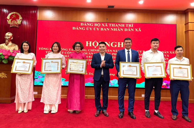 Hội nghị tổng kết Đảng, chính quyền của UBND xã và tổng kết công tác quân sự quốc phòng địa phương năm 2025; Gặp mặt kỷ niệm Ngày thành lập Quân đội nhân dân Việt Nam và Ngày hội Quốc phòng toàn dân- Ảnh 7.