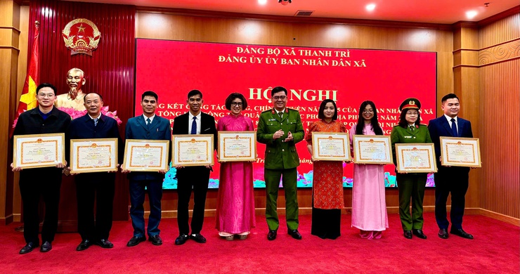 Hội nghị tổng kết Đảng, chính quyền của UBND xã và tổng kết công tác quân sự quốc phòng địa phương năm 2025; Gặp mặt kỷ niệm Ngày thành lập Quân đội nhân dân Việt Nam và Ngày hội Quốc phòng toàn dân- Ảnh 10.