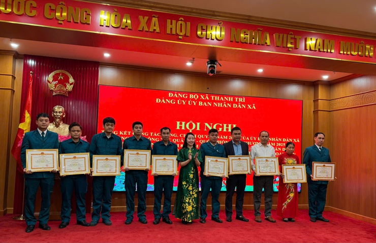 Hội nghị tổng kết Đảng, chính quyền của UBND xã và tổng kết công tác quân sự quốc phòng địa phương năm 2025; Gặp mặt kỷ niệm Ngày thành lập Quân đội nhân dân Việt Nam và Ngày hội Quốc phòng toàn dân- Ảnh 11.