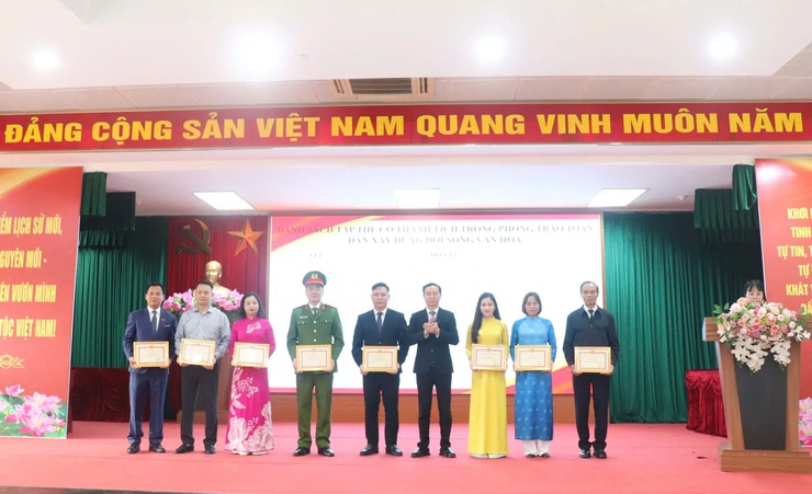 ĐẢNG BỘ, CHÍNH QUYỀN PHƯỜNG ĐÔNG NGẠC: NHIỀU KẾT QUẢ NỔI BẬT TRONG CÔNG TÁC XÂY DỰNG ĐẢNG, CHÍNH QUYỀN NĂM 2025- Ảnh 3.