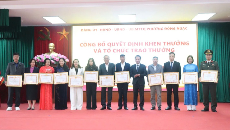 ĐẢNG BỘ, CHÍNH QUYỀN PHƯỜNG ĐÔNG NGẠC: NHIỀU KẾT QUẢ NỔI BẬT TRONG CÔNG TÁC XÂY DỰNG ĐẢNG, CHÍNH QUYỀN NĂM 2025- Ảnh 5.