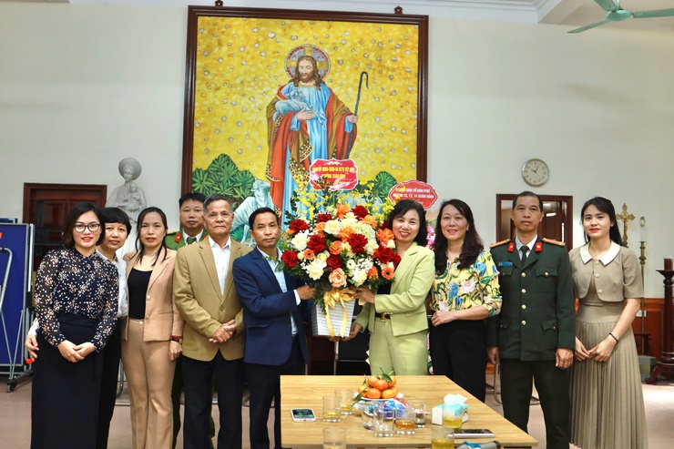 Phường Xuân Đỉnh thăm, chúc mừng cơ sở Tôn giáo nhân dịp Lễ Giáng sinh năm 2025- Ảnh 1.