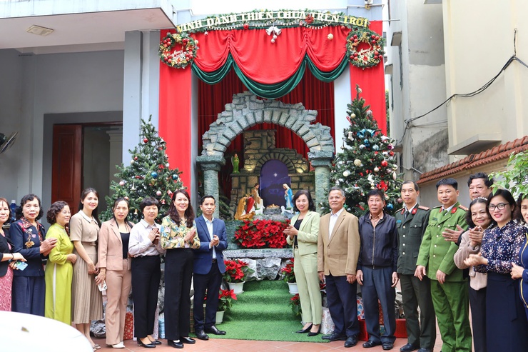 Phường Xuân Đỉnh thăm, chúc mừng cơ sở Tôn giáo nhân dịp Lễ Giáng sinh năm 2025- Ảnh 2.