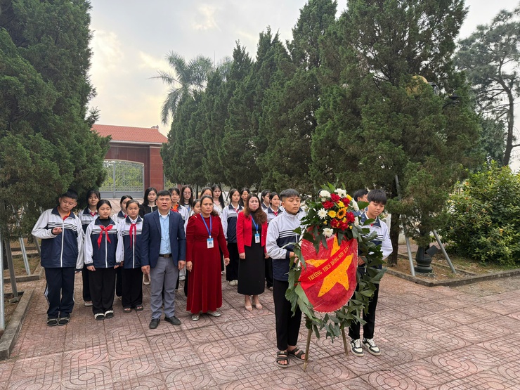 Trường THCS Đông Sơn (xã Phú Nghĩa) tổ chức Hội thi vẽ tranh chủ đề “Biết ơn Người lính” chào mừng kỷ niệm ngày thành lập Quân đội nhân dân Việt Nam 22/12- Ảnh 1.