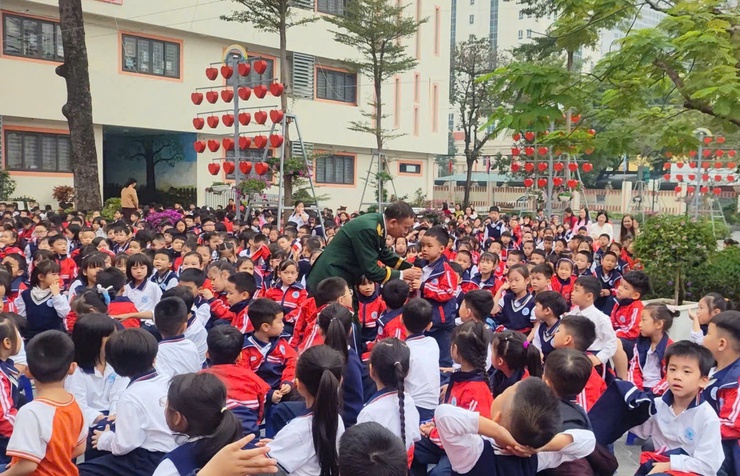 TRƯỜNG TIỂU HỌC CỔ NHUẾ 2A TỔ CHỨC CHƯƠNG TRÌNH GIAO LƯU KỶ NIỆM 81 NĂM NGÀY THÀNH LẬP QUÂN ĐỘI NHÂN DÂN VIỆT NAM (22/12/1944 – 22/12/2025)- Ảnh 2.