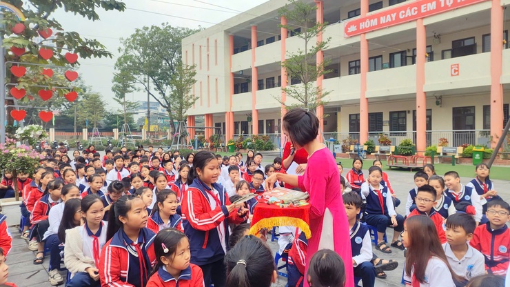 TRƯỜNG TIỂU HỌC CỔ NHUẾ 2A TỔ CHỨC CHƯƠNG TRÌNH GIAO LƯU KỶ NIỆM 81 NĂM NGÀY THÀNH LẬP QUÂN ĐỘI NHÂN DÂN VIỆT NAM (22/12/1944 – 22/12/2025)- Ảnh 7.