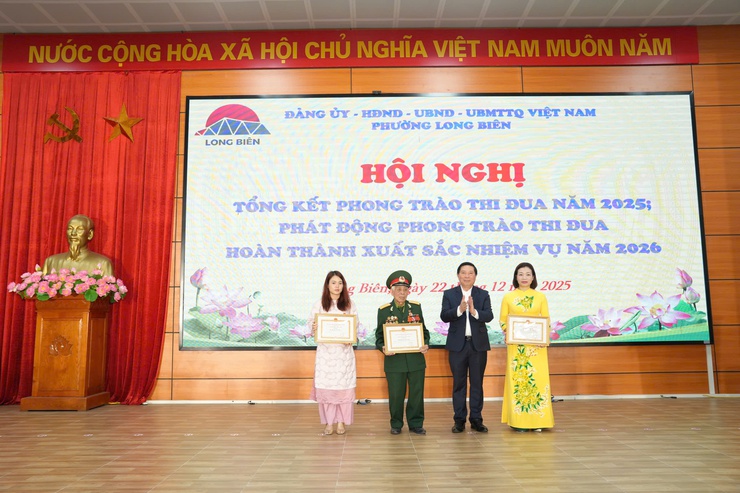 Phường Long Biên tổng kết phong trào thi đua năm 2025, phát động phong trào thi đua năm 2026- Ảnh 1.