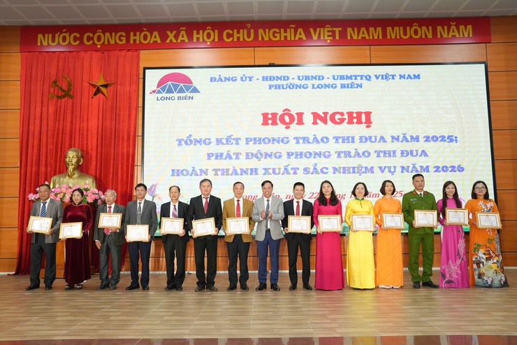 Phường Long Biên tổng kết phong trào thi đua năm 2025, phát động phong trào thi đua năm 2026- Ảnh 2.