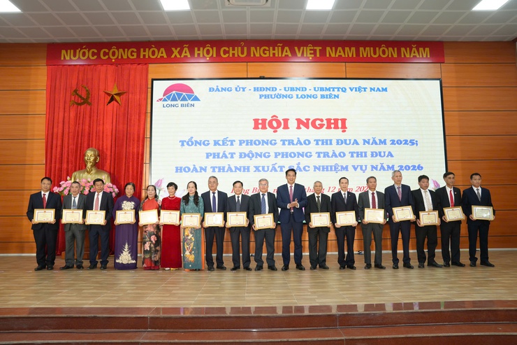 Phường Long Biên tổng kết phong trào thi đua năm 2025, phát động phong trào thi đua năm 2026- Ảnh 4.