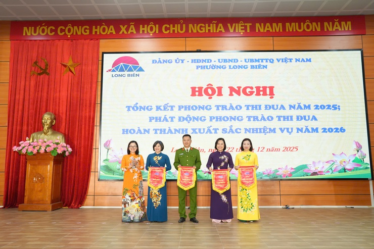 Phường Long Biên tổng kết phong trào thi đua năm 2025, phát động phong trào thi đua năm 2026- Ảnh 6.