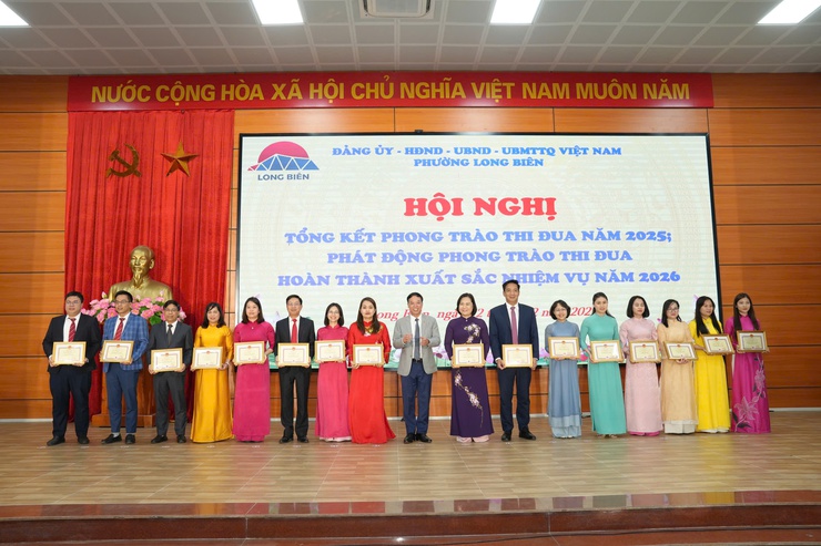 Phường Long Biên tổng kết phong trào thi đua năm 2025, phát động phong trào thi đua năm 2026- Ảnh 11.