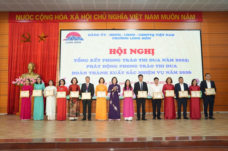 Phường Long Biên tổng kết phong trào thi đua năm 2025, phát động phong trào thi đua năm 2026- Ảnh 12.