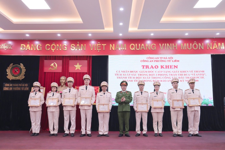 Công an phường Từ Liêm tổng kết công tác năm 2025, triển khai nhiệm vụ năm 2026

- Ảnh 6.