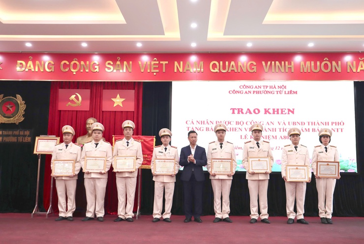 Công an phường Từ Liêm tổng kết công tác năm 2025, triển khai nhiệm vụ năm 2026

- Ảnh 5.