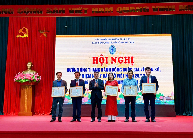 Phường Thanh Liệt: Khen thưởng 5 tập thể, 20 cá nhân có thành tích xuất sắc trong công tác dân số và phát triển năm 2025- Ảnh 7.
