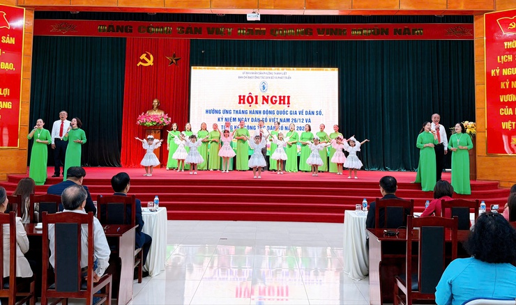 Phường Thanh Liệt: Khen thưởng 5 tập thể, 20 cá nhân có thành tích xuất sắc trong công tác dân số và phát triển năm 2025- Ảnh 4.