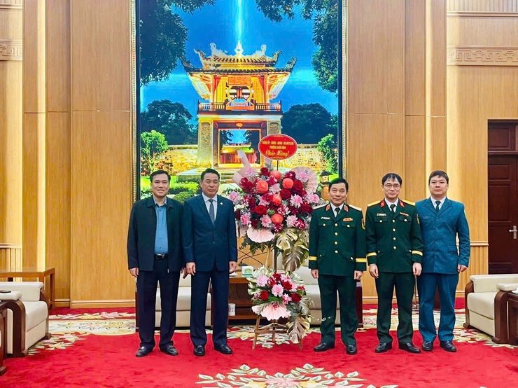 Lãnh đạo phường Xuân Đỉnh thăm, chúc mừng cán bộ, chiến sĩ nhân Ngày thành lập Quân đội nhân dân Việt Nam 22/12- Ảnh 1.